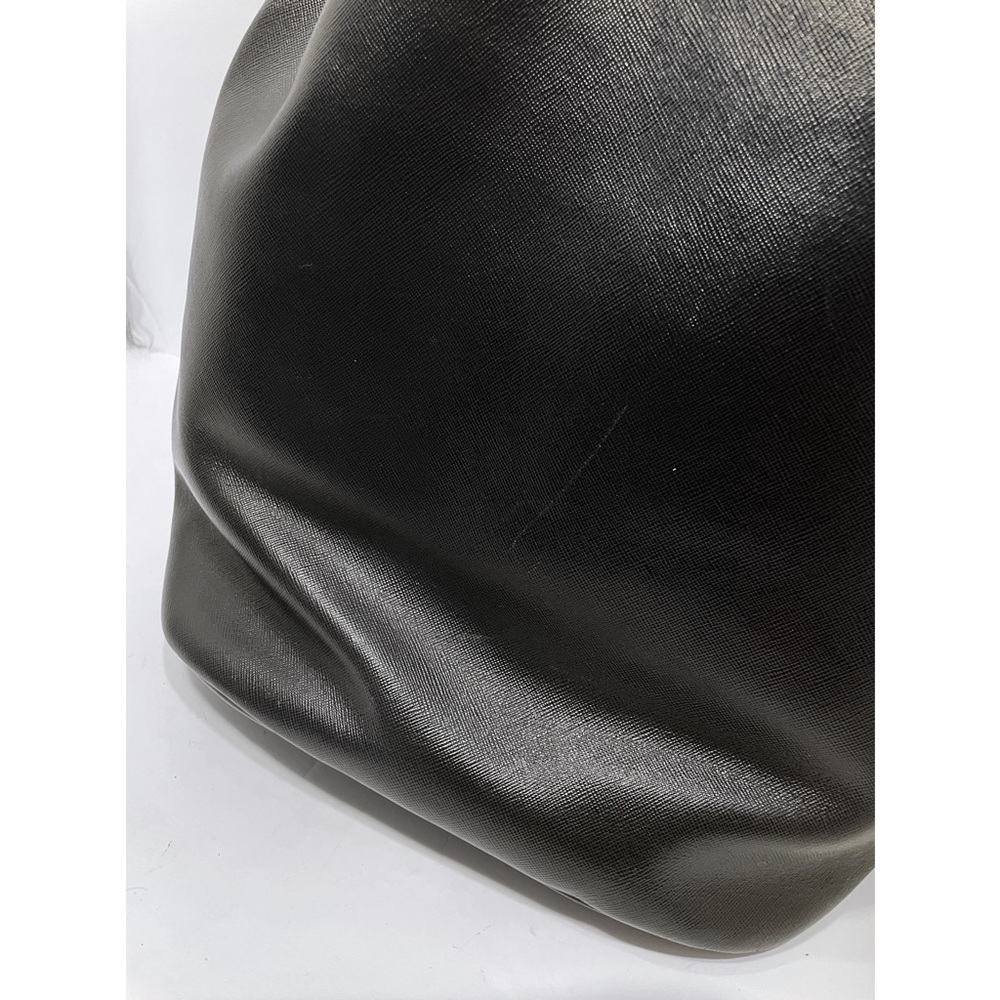 SOLD Cuyana oversized leather bucket bag - Picture 3 of 10